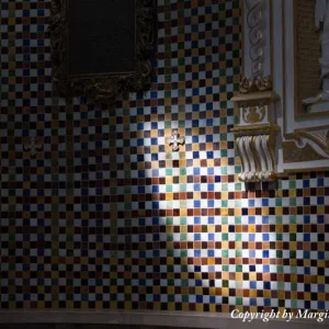 St. Sebastiansfriedhof: Lichtschein im Mausoleum