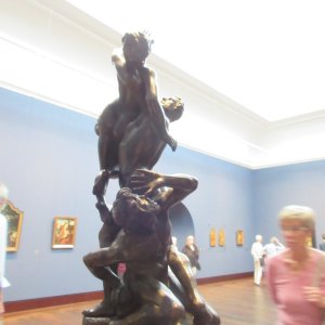 Skulptur Raub der Sabinerinnen.JPG