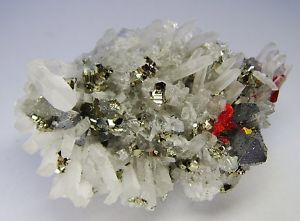 Realgar Pyrit Seligmannit aus Peru-Palomo Mine, Huancavelica