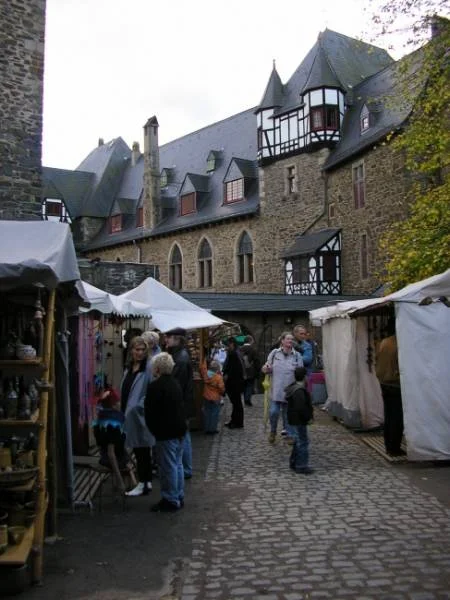 Schlo Burg, Innenhof Mittelaltermarkt