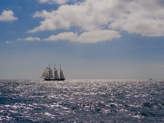 segelschiff-auf-offenem.jpg