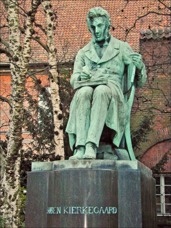 soren-kierkegaard-statue.jpg