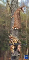 Der Jäger ist besonders schlau.Da kommt ein Hirsch.Er riechts genau.webp