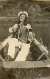 Mammi mit dem Schifferklavier 0 39.jpg