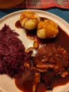 Sauerbraten Knödel Rotkohl.webp