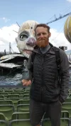 Wasserflasche mit John  Boticelli Sänger.webp