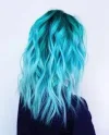 7 blaue haare.webp