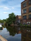hous canal boat.webp