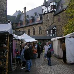 Schlo Burg, Innenhof Mittelaltermarkt