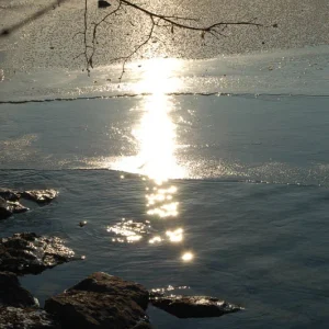 Spiegelung der Sonne am Attersee