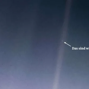 230695267-pale-blue-nasa-erde-voyager-carl-sagan-2d2mS4xrMmea.jpg