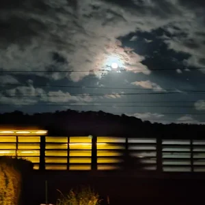 Vollmond Zug Lärmschutz.JPG