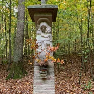Schöpfungsweg Portal Säule.jpg