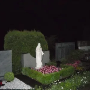 Friedhof 8