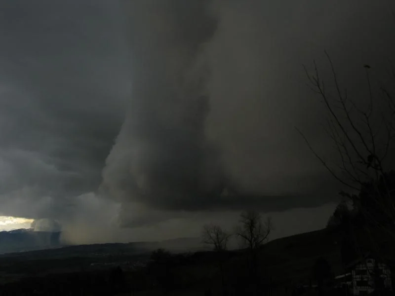 Blick von Adetswil,ZH, CH  Wetterumschlag