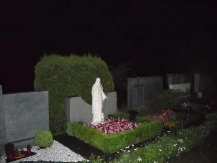 Friedhof 8