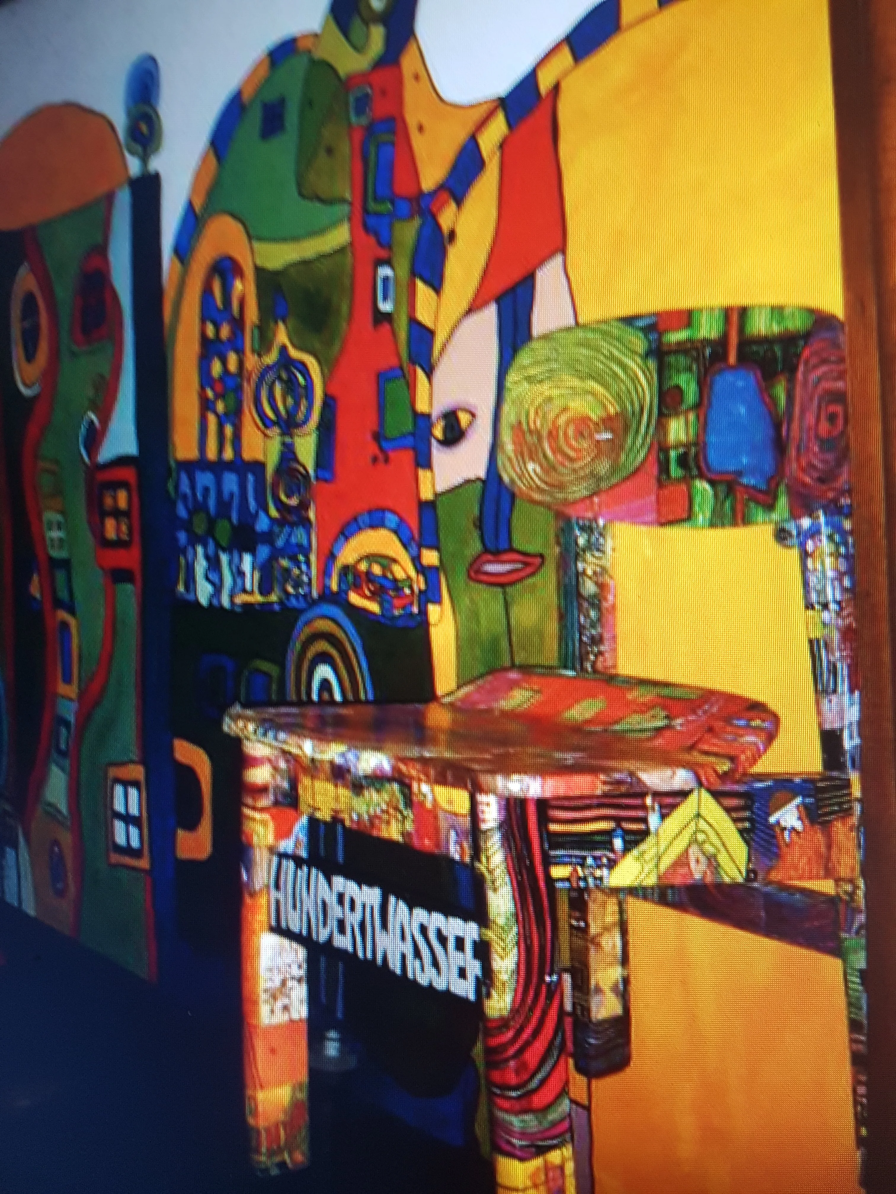 Hundertwasserstuhl klein.jpg