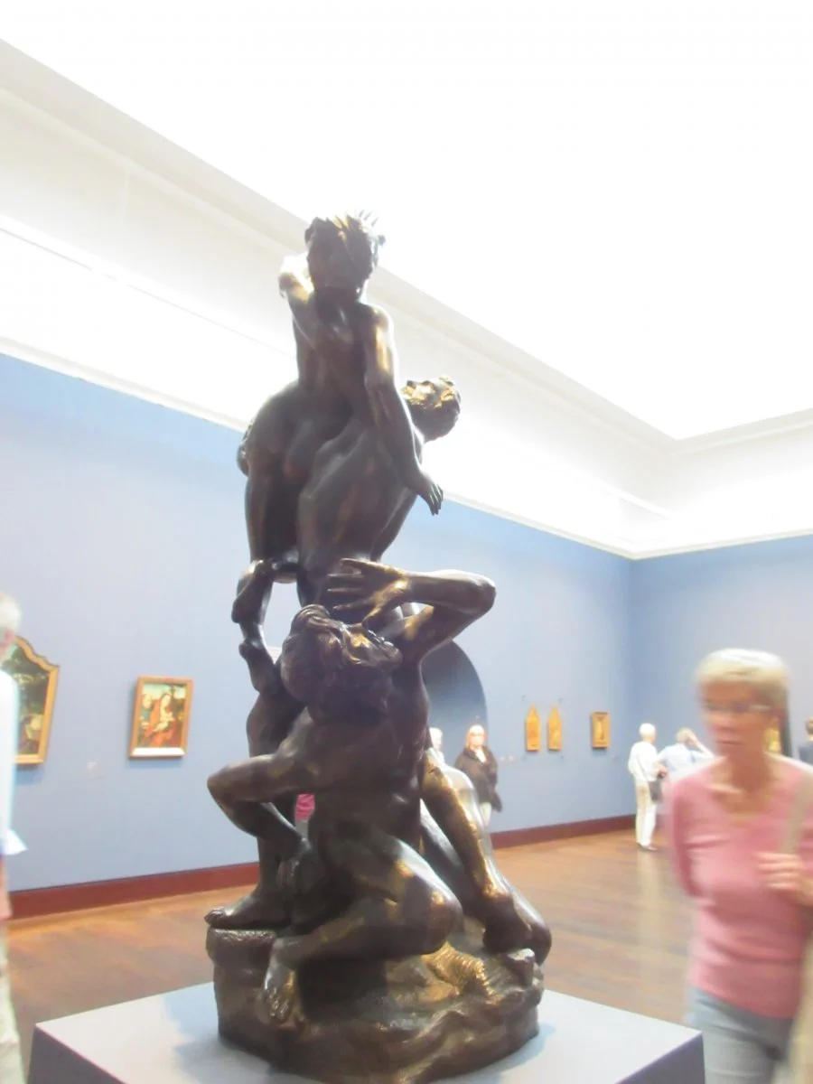 Skulptur Raub der Sabinerinnen.JPG