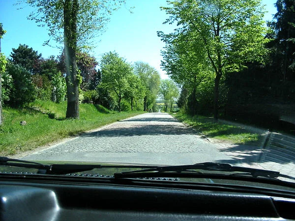 Strae nach mein  Dorf