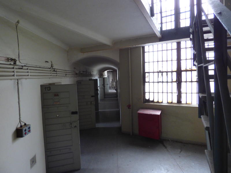 30185208fq.jpg