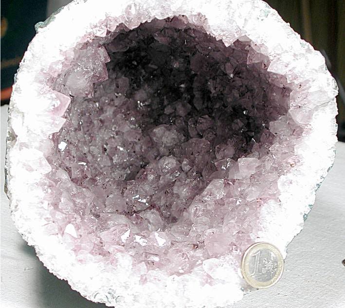 Amethystdrusenspitze_50cm_tief_Bras.jpg