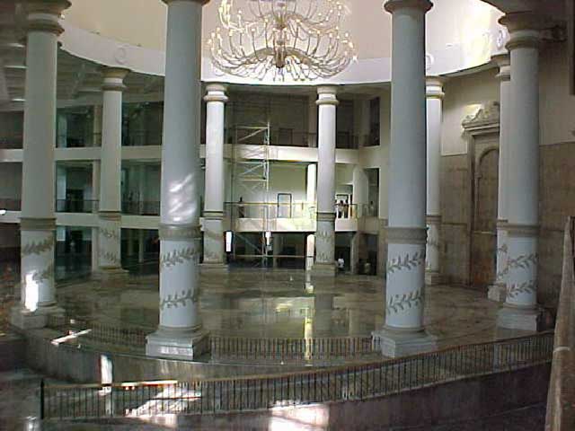 foyer1.jpg