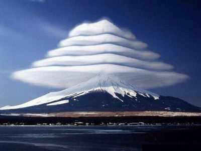 lenticular_cloud_400.jpg