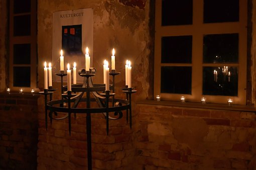 candlestick-1342420__340.jpg