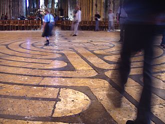 330px-Labyrinth_at_Chartres_Cathedral.JPG