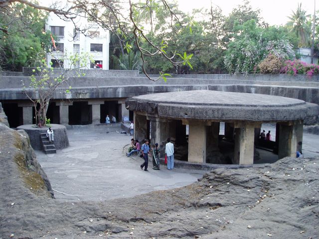 Pataleshwar-Cave-temple.jpg